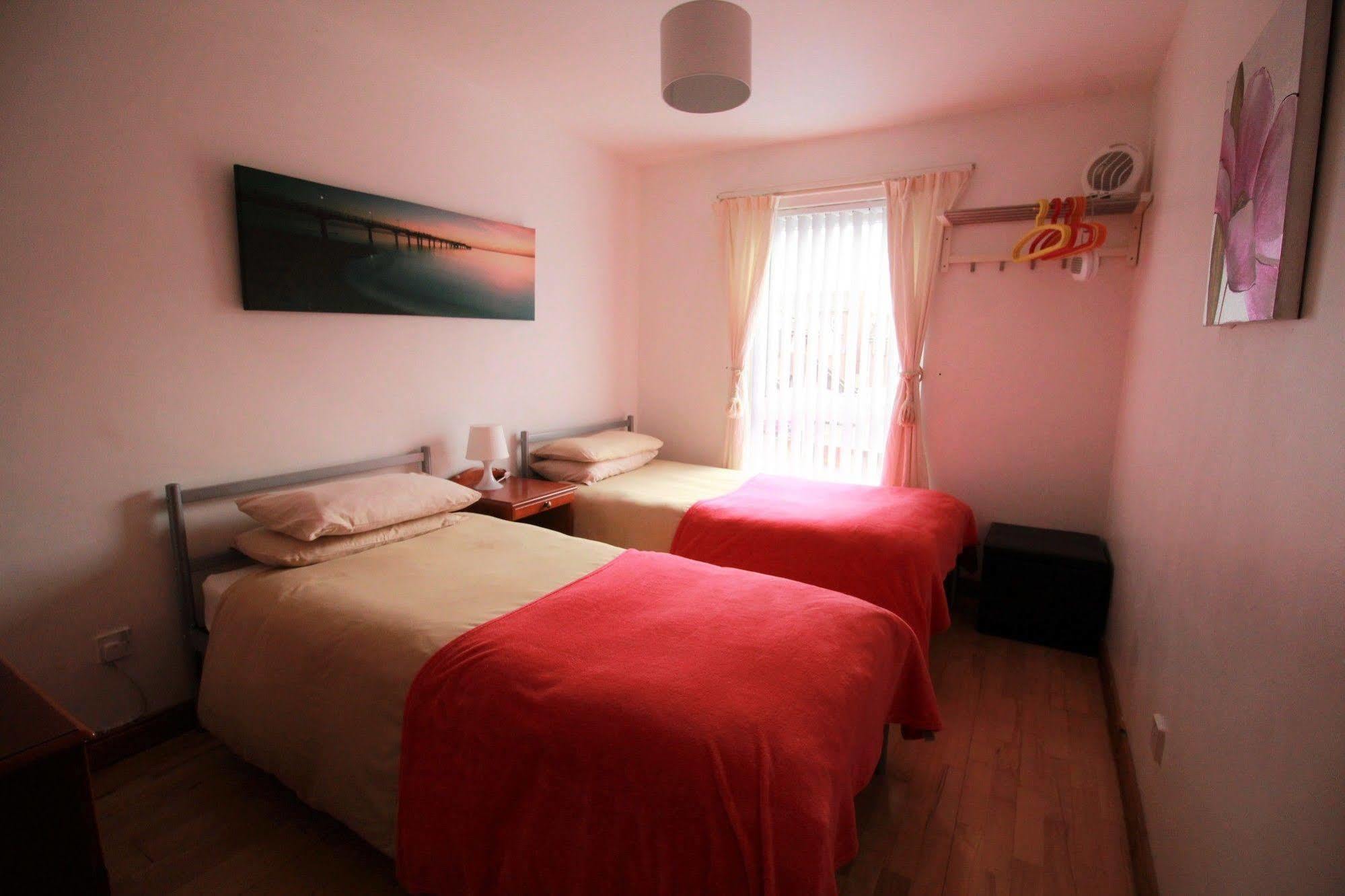 Perfect Central City Location - Parking - 3 Beds - 2 Bedrooms Belfast Luaran gambar