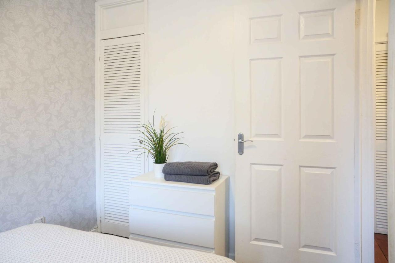 Perfect Central City Location - Parking - 3 Beds - 2 Bedrooms Belfast Luaran gambar